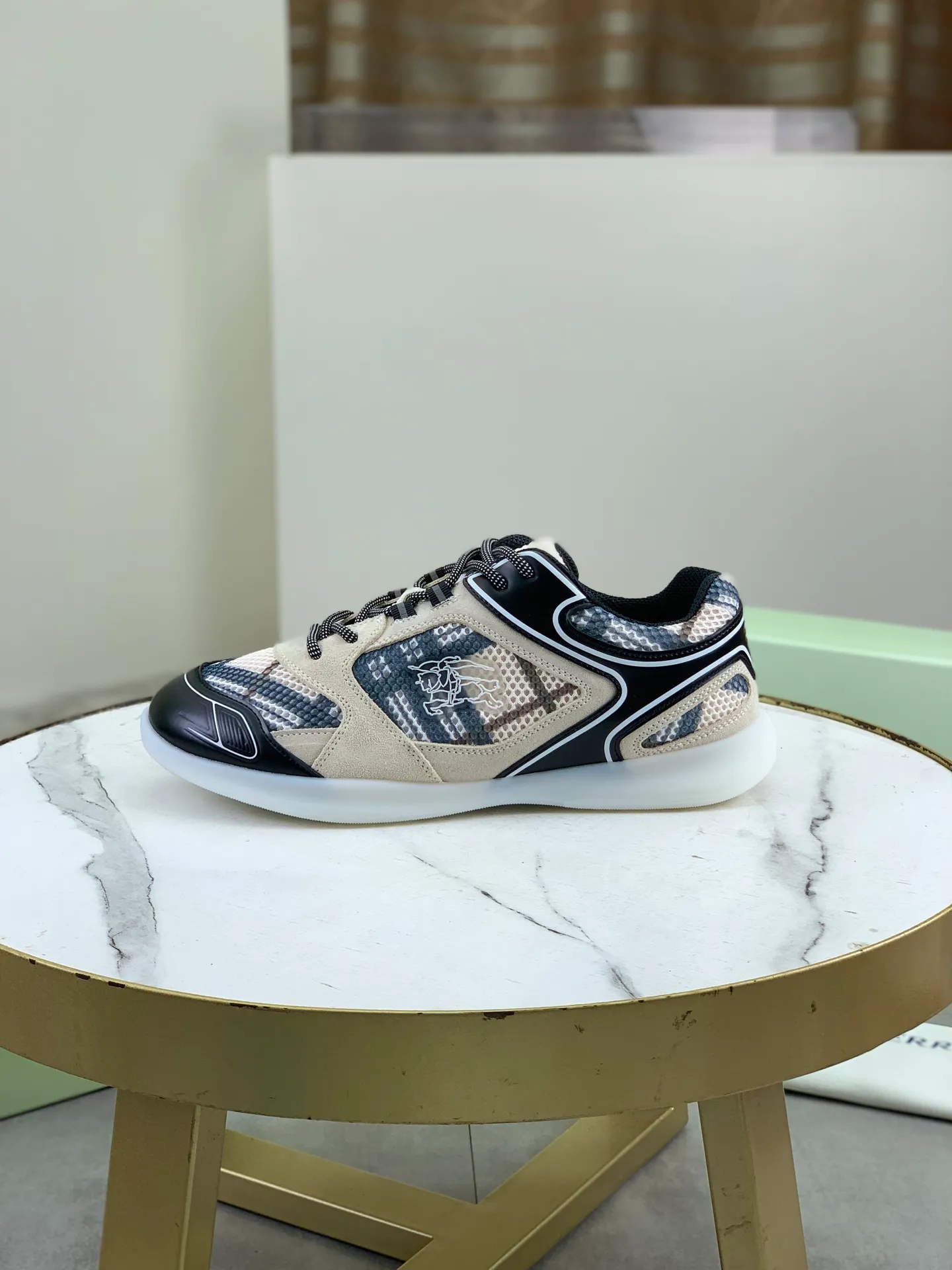 Factory price P720 [BURBERRY] Burberry - High-end quality original order - Upper: imported 🔝 original material - Inner lining: cowhide lining, feet; water-dyed cowhide - Outsole: ultra-light TPR rubber; two-color molded outsole - Ultra-high quality control·Fine workmanship: highlighted (high-end·nobility·grade) -Size: 36-46 for men and women Color: 4️⃣colors available